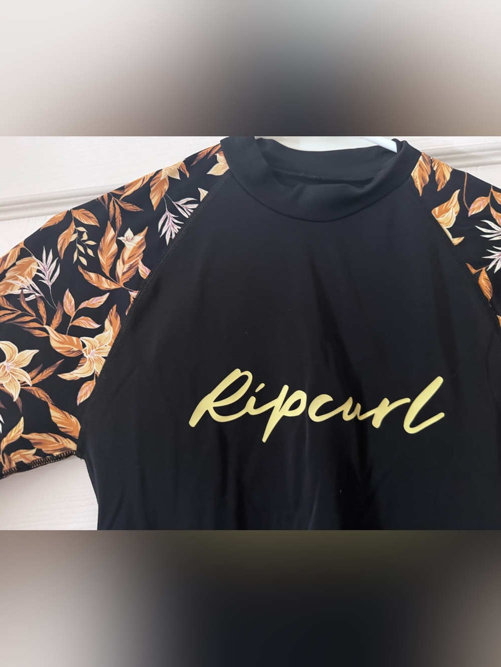 Rip Curl La Isla UPF 50+ Long Sleeve Rash Guard - Picture 3 of 5